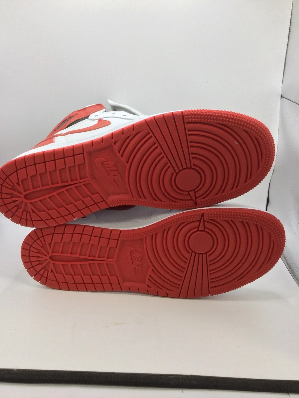 Nike Air Jordan 1 Retro High White & Red Kids Sneaker